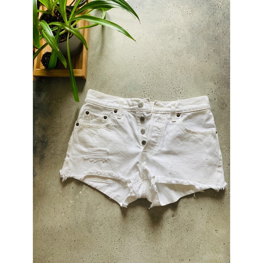 LEVIS white jean shorts_24